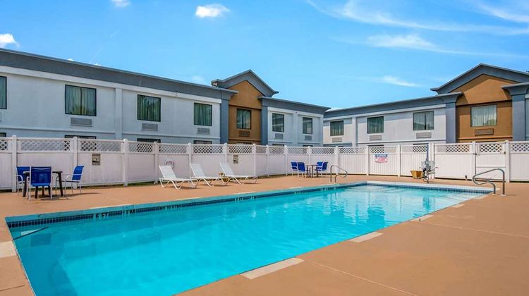 Econo Lodge Inn & Suites Pool