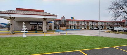 Days Inn by Wyndham Perrysburg Exterior