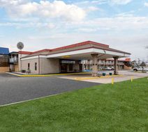 Days Inn by Wyndham Perrysburg Exterior