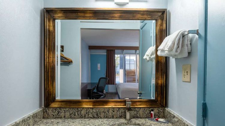 Days Inn by Wyndham Perrysburg Room