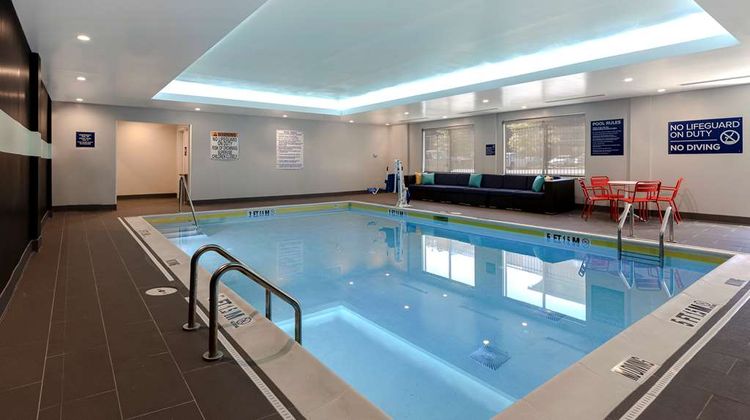 Tru by Hilton Atlanta Galleria Ballpark Pool