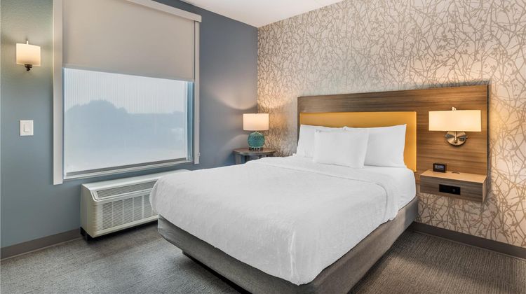 Home2 Suites by Hilton Atlanta Airport N Room