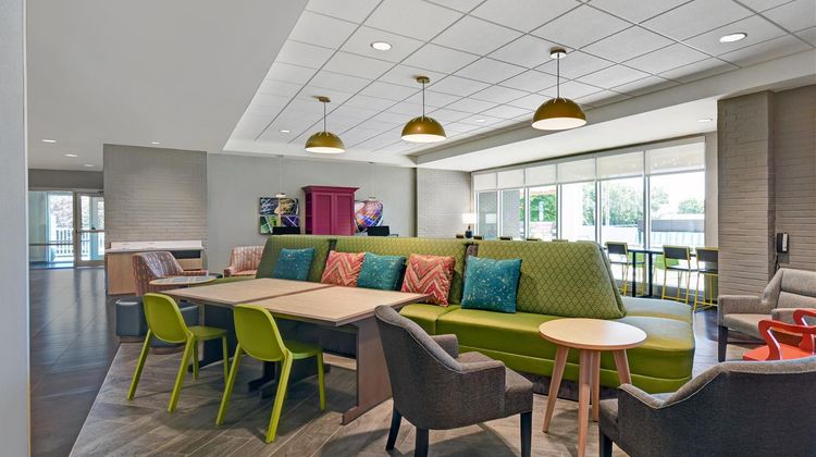 Home2 Suites by Hilton Atlanta Airport N Lobby