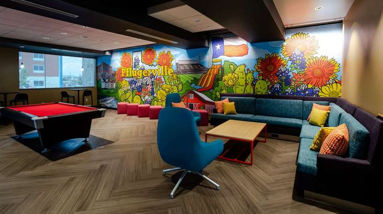 Tru by Hilton Pflugerville Lobby