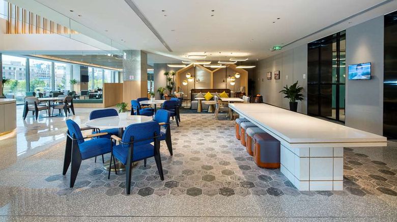 <b>Hilton Garden Inn Economic Dev Zone Lobby</b>. Images powered by <a href="https://iceportal.shijigroup.com/" title="IcePortal" target="_blank">IcePortal</a>.