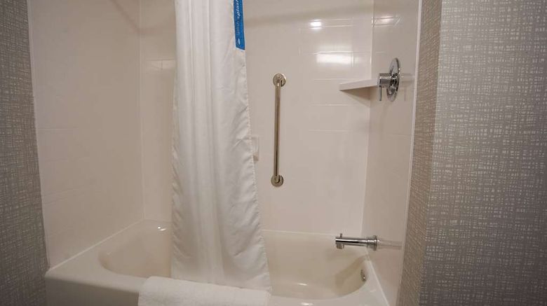 <b>Hampton Inn & Suites St. Clairsville Room</b>. Images powered by <a href="https://iceportal.shijigroup.com/" title="IcePortal" target="_blank">IcePortal</a>.