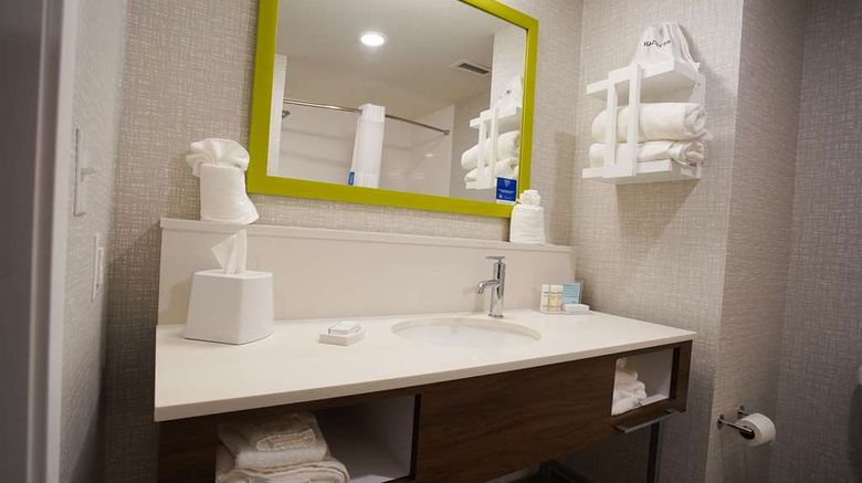 <b>Hampton Inn & Suites St. Clairsville Room</b>. Images powered by <a href="https://iceportal.shijigroup.com/" title="IcePortal" target="_blank">IcePortal</a>.