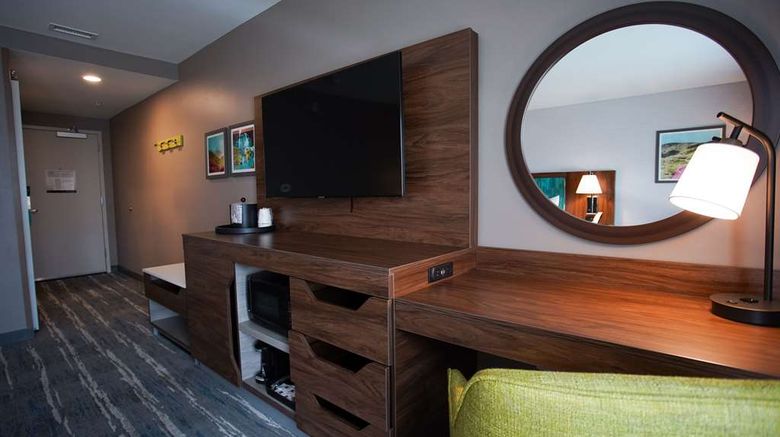 <b>Hampton Inn & Suites St. Clairsville Room</b>. Images powered by <a href="https://iceportal.shijigroup.com/" title="IcePortal" target="_blank">IcePortal</a>.