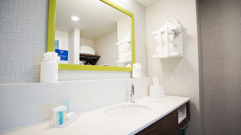 <b>Hampton Inn & Suites St. Clairsville Room</b>. Images powered by <a href="https://iceportal.shijigroup.com/" title="IcePortal" target="_blank">IcePortal</a>.