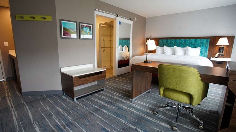 <b>Hampton Inn & Suites St. Clairsville Room</b>. Images powered by <a href="https://iceportal.shijigroup.com/" title="IcePortal" target="_blank">IcePortal</a>.