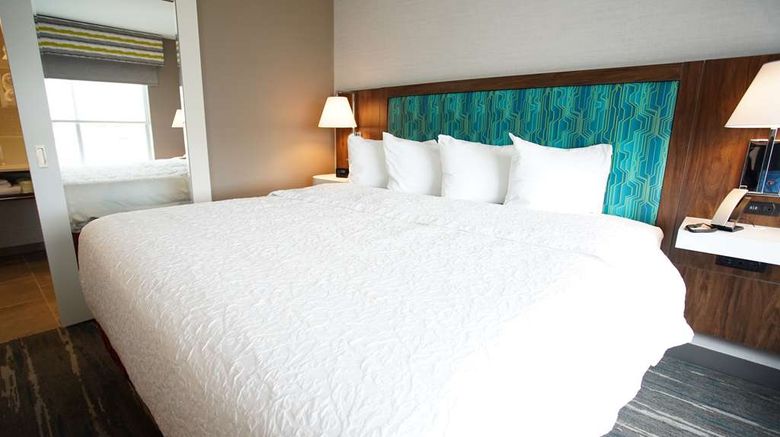 <b>Hampton Inn & Suites St. Clairsville Room</b>. Images powered by <a href="https://iceportal.shijigroup.com/" title="IcePortal" target="_blank">IcePortal</a>.