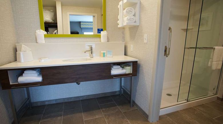 <b>Hampton Inn & Suites St. Clairsville Room</b>. Images powered by <a href="https://iceportal.shijigroup.com/" title="IcePortal" target="_blank">IcePortal</a>.