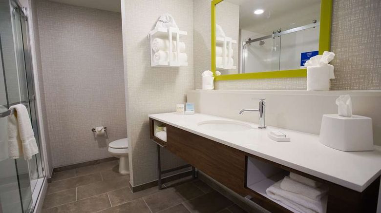 <b>Hampton Inn & Suites St. Clairsville Room</b>. Images powered by <a href="https://iceportal.shijigroup.com/" title="IcePortal" target="_blank">IcePortal</a>.