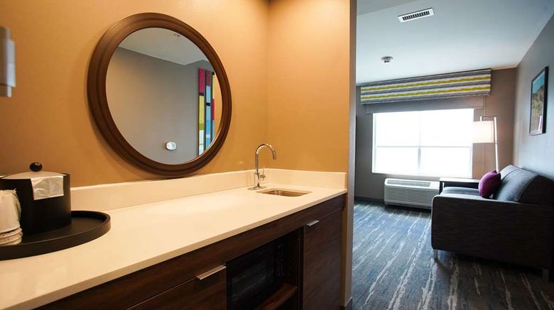 <b>Hampton Inn & Suites St. Clairsville Room</b>. Images powered by <a href="https://iceportal.shijigroup.com/" title="IcePortal" target="_blank">IcePortal</a>.