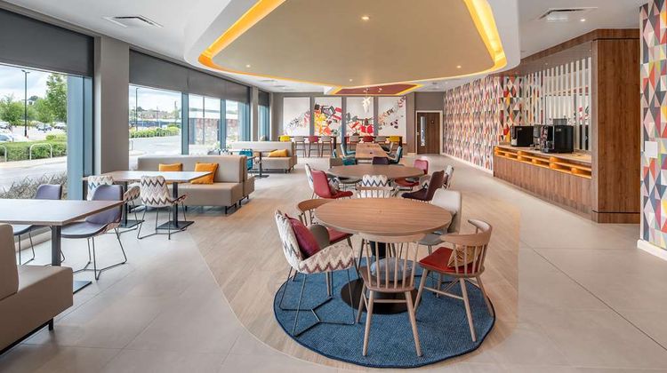 Hampton by Hilton High Wycombe Lobby