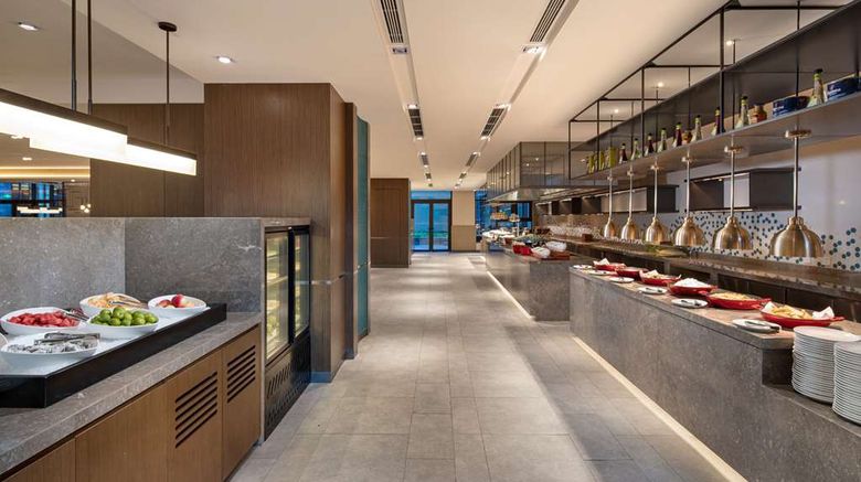 <b>Hilton Garden Inn Jiuzhaigou Restaurant</b>. Images powered by <a href="https://iceportal.shijigroup.com/" title="IcePortal" target="_blank">IcePortal</a>.