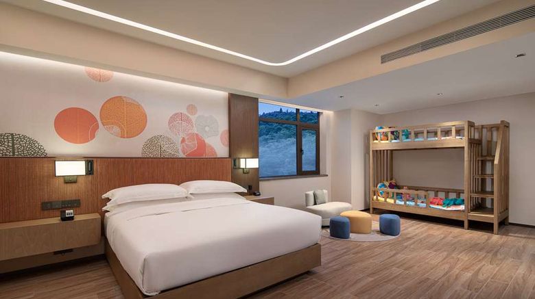 <b>Hilton Garden Inn Jiuzhaigou Room</b>. Images powered by <a href="https://iceportal.shijigroup.com/" title="IcePortal" target="_blank">IcePortal</a>.
