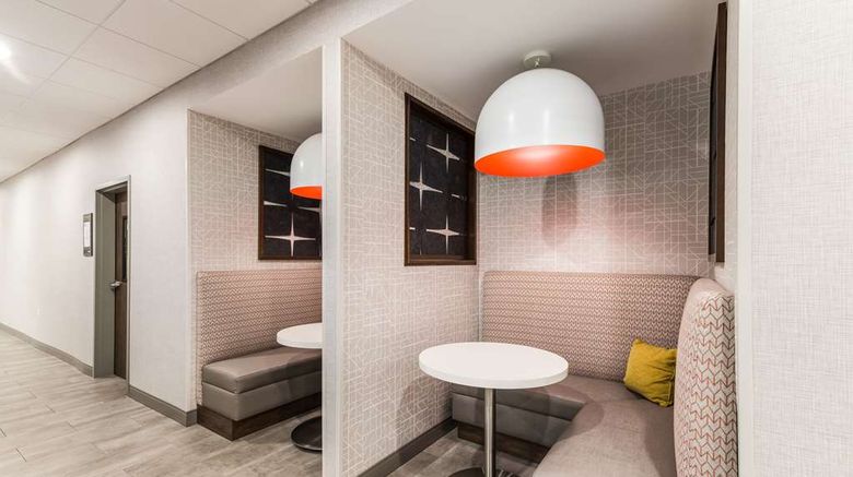 <b>Hampton Inn & Suites Benton Harbor Lobby</b>. Images powered by <a href="https://iceportal.shijigroup.com/" title="IcePortal" target="_blank">IcePortal</a>.
