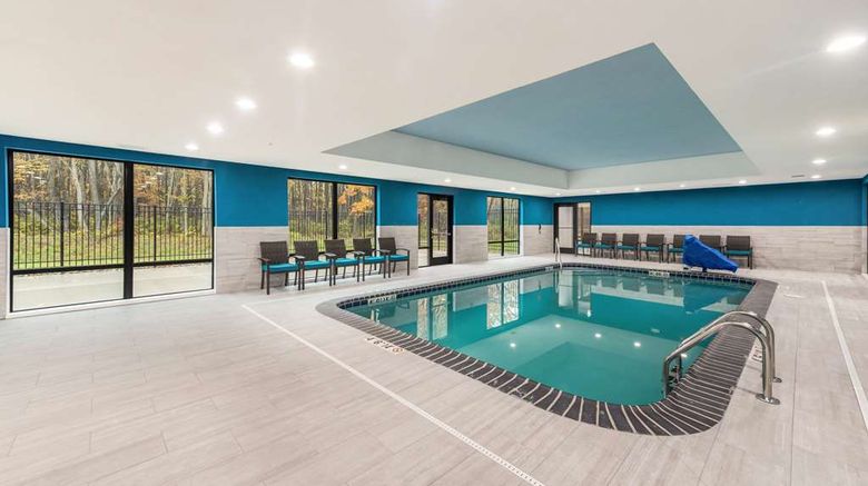 <b>Hampton Inn & Suites Benton Harbor Pool</b>. Images powered by <a href="https://iceportal.shijigroup.com/" title="IcePortal" target="_blank">IcePortal</a>.