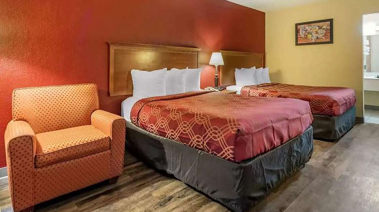 Super 8 by Wyndham Perrysburg/Toledo Room