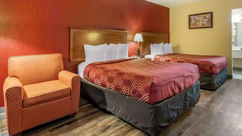 <b>Super 8 by Wyndham Perrysburg/Toledo Room</b>. Images powered by <a href="https://iceportal.shijigroup.com/" title="IcePortal" target="_blank">IcePortal</a>.