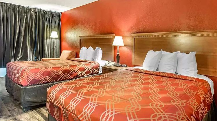 Super 8 by Wyndham Perrysburg/Toledo Room