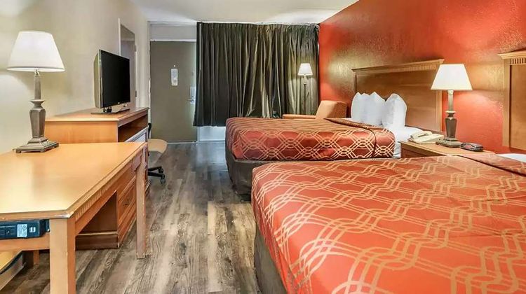 Super 8 by Wyndham Perrysburg/Toledo Room