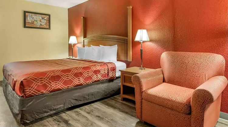 Super 8 by Wyndham Perrysburg/Toledo Room