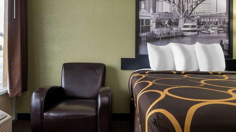 <b>Super 8 by Wyndham Perrysburg/Toledo Room</b>. Images powered by <a href="https://iceportal.shijigroup.com/" title="IcePortal" target="_blank">IcePortal</a>.