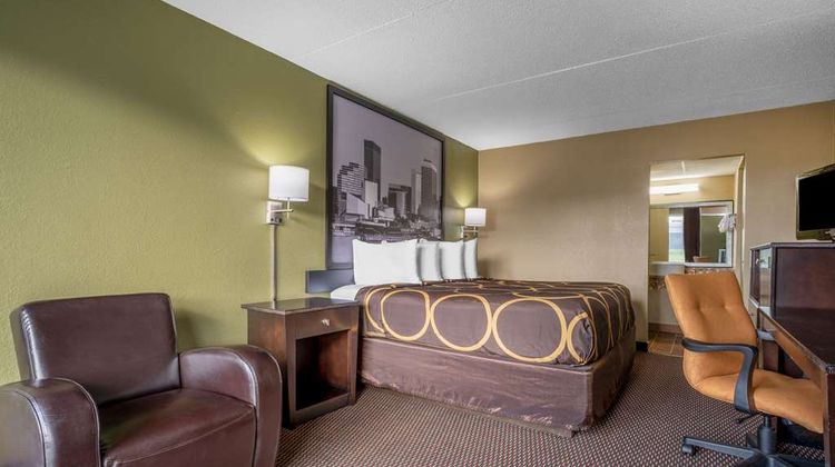 Super 8 by Wyndham Perrysburg/Toledo Room