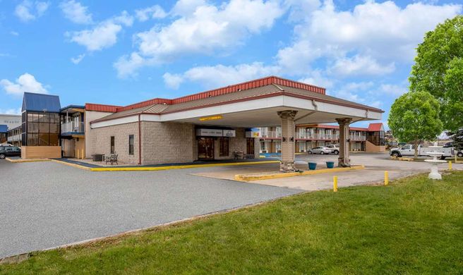 Super 8 by Wyndham Perrysburg/Toledo Exterior