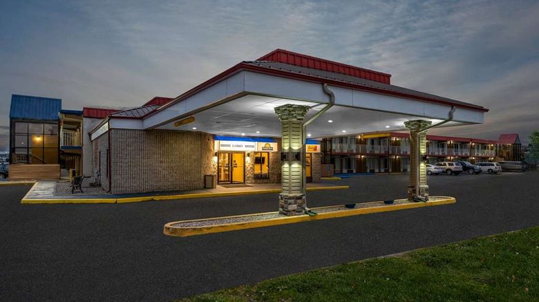 <b>Super 8 by Wyndham Perrysburg/Toledo Exterior</b>. Images powered by <a href="https://iceportal.shijigroup.com/" title="IcePortal" target="_blank">IcePortal</a>.