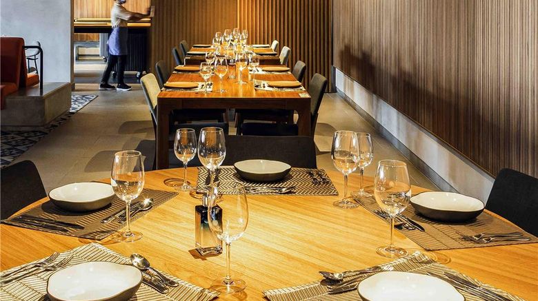 <b>Novotel Lencois Paulista Restaurant</b>. Images powered by <a href="https://iceportal.shijigroup.com/" title="IcePortal" target="_blank">IcePortal</a>.