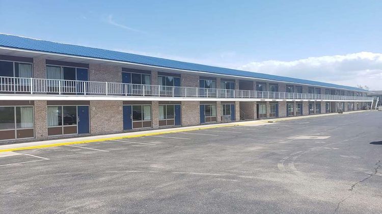 Days Inn & Suites by Wyndham St Ignace Exterior