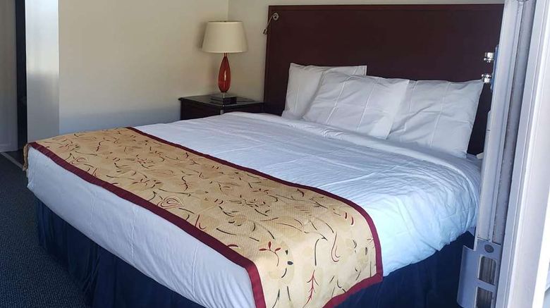 <b>Days Inn & Suites by Wyndham St Ignace Room</b>. Images powered by <a href="https://iceportal.shijigroup.com/" title="IcePortal" target="_blank">IcePortal</a>.