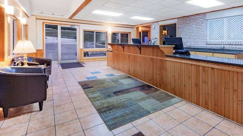 <b>Days Inn & Suites by Wyndham St Ignace Lobby</b>. Images powered by <a href="https://iceportal.shijigroup.com/" title="IcePortal" target="_blank">IcePortal</a>.