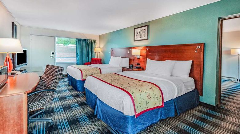 <b>Days Inn & Suites by Wyndham St Ignace Suite</b>. Images powered by <a href="https://iceportal.shijigroup.com/" title="IcePortal" target="_blank">IcePortal</a>.