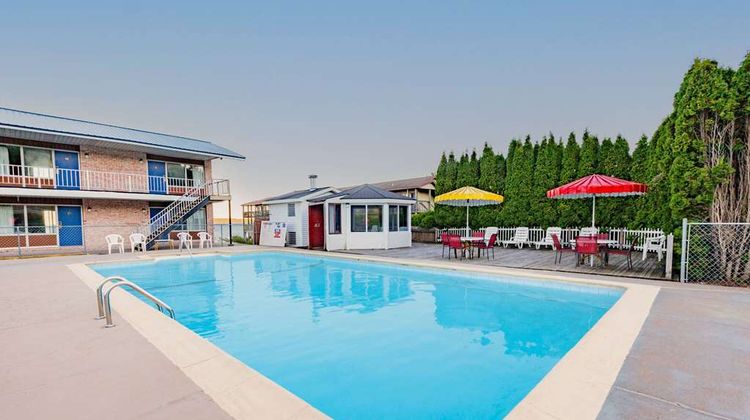 Days Inn & Suites by Wyndham St Ignace Pool
