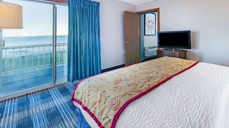 <b>Days Inn & Suites by Wyndham St Ignace Suite</b>. Images powered by <a href="https://iceportal.shijigroup.com/" title="IcePortal" target="_blank">IcePortal</a>.
