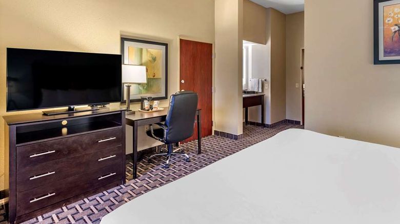 <b>Comfort Suites Clovis Suite</b>. Images powered by <a href="https://iceportal.shijigroup.com/" title="IcePortal" target="_blank">IcePortal</a>.