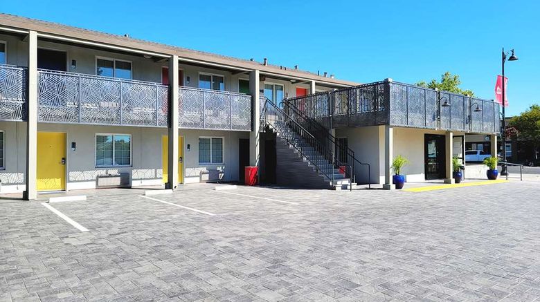 <b>Signature Inn Santa Clara Exterior</b>. Images powered by <a href="https://iceportal.shijigroup.com/" title="IcePortal" target="_blank">IcePortal</a>.