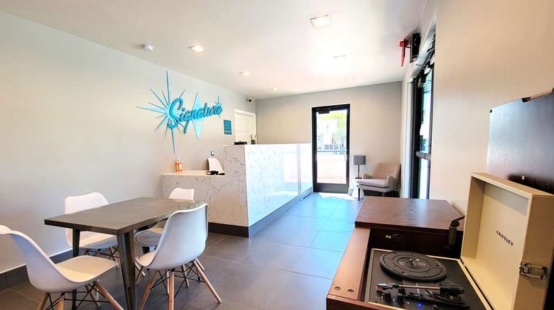 <b>Signature Inn Santa Clara Lobby</b>. Images powered by <a href="https://iceportal.shijigroup.com/" title="IcePortal" target="_blank">IcePortal</a>.
