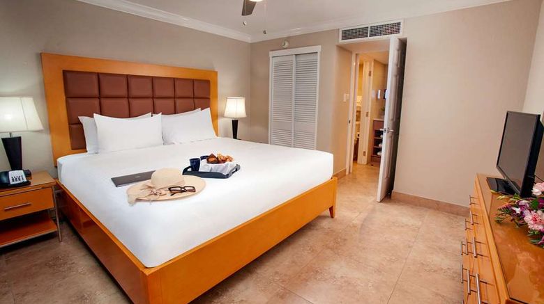 <b>Divi Southwinds Beach Resort Suite</b>. Images powered by <a href="https://iceportal.shijigroup.com/" title="IcePortal" target="_blank">IcePortal</a>.