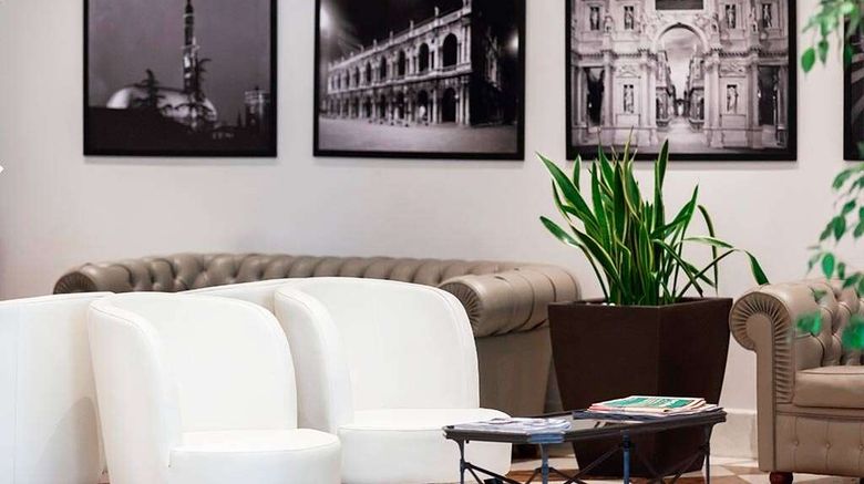 <b>SHG Hotel De La Ville Vicenza Restaurant</b>. Images powered by <a href="https://iceportal.shijigroup.com/" title="IcePortal" target="_blank">IcePortal</a>.