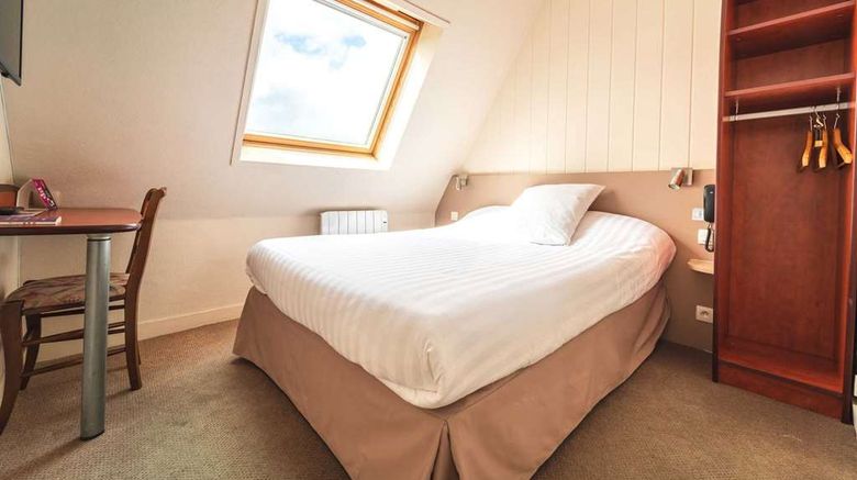 <b>Hotel Le Goelo Paimpol Room</b>. Images powered by <a href="https://iceportal.shijigroup.com/" title="IcePortal" target="_blank">IcePortal</a>.