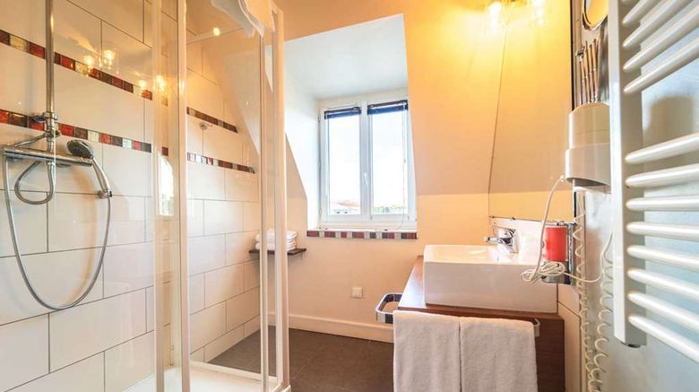 <b>Hotel Le Goelo Paimpol Room</b>. Images powered by <a href="https://iceportal.shijigroup.com/" title="IcePortal" target="_blank">IcePortal</a>.