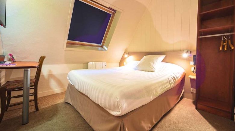 <b>Hotel Le Goelo Paimpol Room</b>. Images powered by <a href="https://iceportal.shijigroup.com/" title="IcePortal" target="_blank">IcePortal</a>.