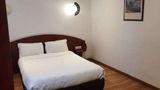 Le Clemenceau Hotel Room