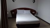 Le Clemenceau Hotel Room