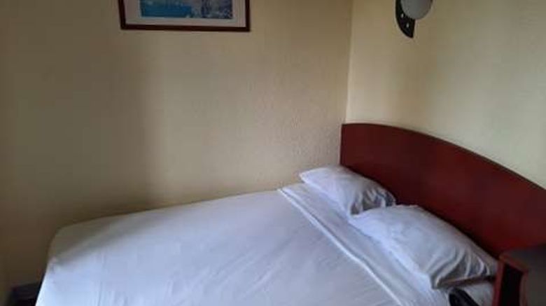 <b>Le Clemenceau Hotel Room</b>. Images powered by <a href="https://iceportal.shijigroup.com/" title="IcePortal" target="_blank">IcePortal</a>.